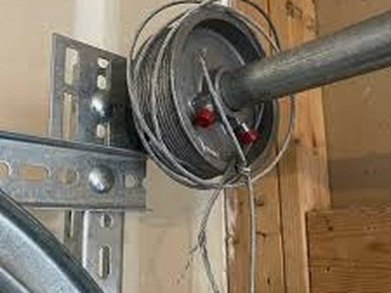 Close-up of a lift cable wound on its drum at the end of the spring shaft